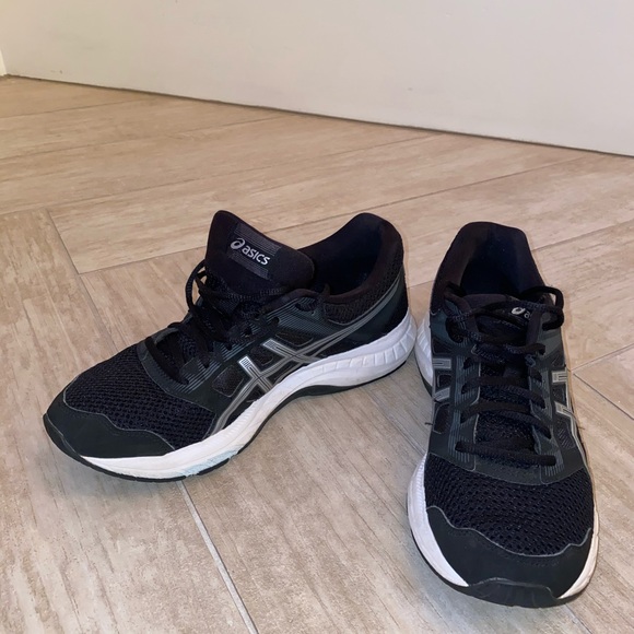 Black ASICS Running Shoes - Picture 3 of 5